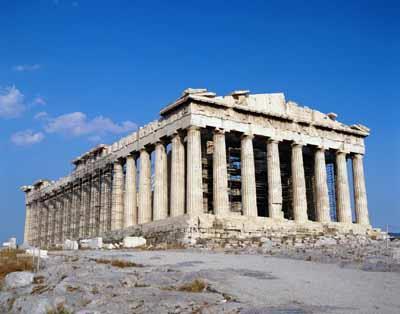 Kreeklaste pealinnas Ateenas on Akropol sama, mis Tallinnas Toompea kõrgendikul asetsev kindlustatud linnus. Akropol ongi Ateena linna häll.