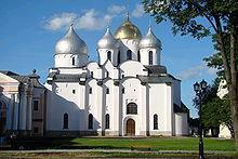 nn. vene kirikuid. Tallinnas esindab seda stiili Aleksander Nevski peakirik Toompeal. Ometi ei saa me seda uhket kirikut pidada puhta kunsti saavutuseks, sest ta püstitati siia alles 19. saj. lõpul.