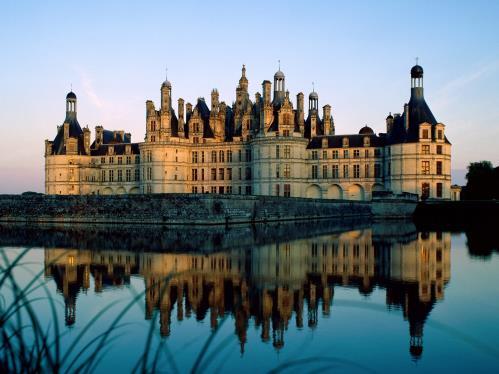 Renessans-stiilis Chambord i loss eest- ja tagantvaates 16. saj.