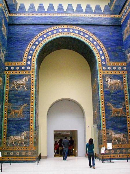 9. Miks kutsutakse üht Knossose palee seinamaali Pariisitariks? 10. Mis on labürint? 4. BABÜLONI LINNA IŠTARI VÄRAV (7. saj. ekr.