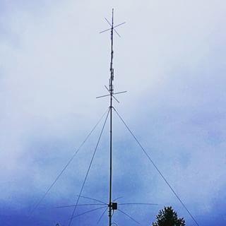 Tuntumad vertikaalantennid NB: iga vertiaalantenn pole Marconi antenn 7 135 o ~50W TX 3 või 4 haara a l/4 Ground plane GP: monobändiantenn Väidetav (Rothammel) võimendus +3dBd 90 o l / 4 l/4 ~30W 50W