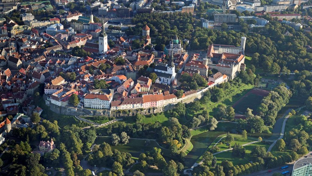 Joonis 1. Tallinna vanalinna ümbritsevad bastionaalvööndisse rajatud pargid Tallinna iseloomustab maastike ja koosluste mitmekesisus ja mosaiiksus, mis on elupaigaks ka haruldastele liikidele.