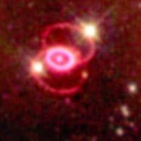 Joonis 7.3.3. HST avastatud rõngad ümber SN1987A jäänuse. (Chr. Burrows, ESA/STScI ja NASA.) Alles 1990. aasta suvel mõõdeti SN1987A raadiokiirgust.