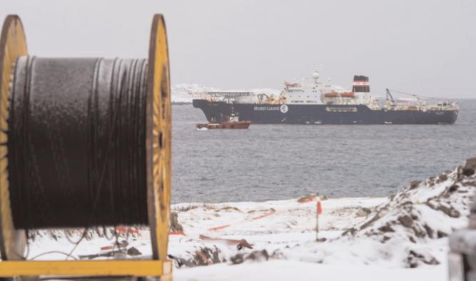 Reparation af Søkablet påbegyndt i Sydgrønland Is-situationen nord for Sisimiut gør det fortsat umuligt at foretage reparationen, og derfor er det besluttet at reparationsskibet Horizon Enabler