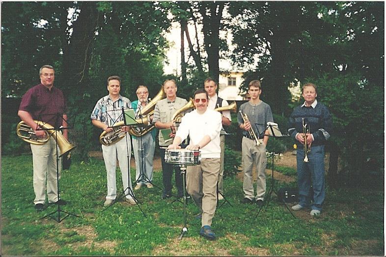 a märtsis rikastas orkestrit Kulno Voolaid, kes tõi kaasa hulga oma isa Elmar Voolaidi kirjutatud noote ja hakkas ka kornetit mängima. Aprillis tuli Enno Kalamäe ja sai metsasarve.