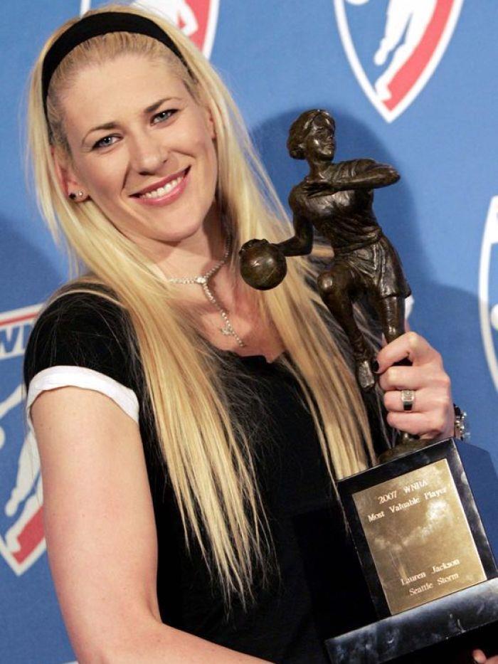 WNBA liigas jagatava MVP auhinda on välja antud 22 korda ja 19 korda on parimaks valitud USA-d esindav korvpallur Kolmel korral (2003, 2007 ja 2010)