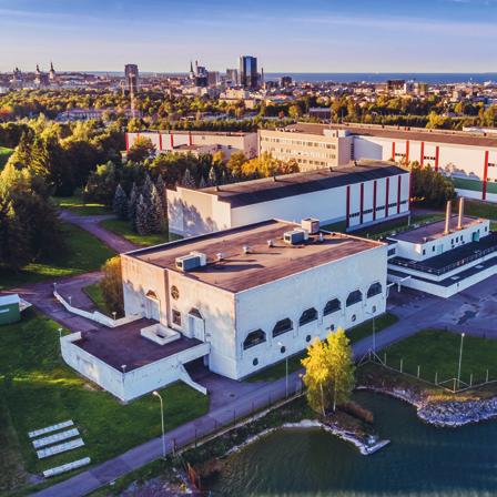 8 Tallinna Vesi Aastaaruanne 2018 Meie ettevõte Ülemiste veepuhastusjaam AS Tallinna Vesi on Eesti suurim vee-ettevõtja, kes pakub vee- ja kanalisatsiooniteenuseid pea kolmandikule Eesti