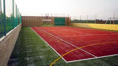 2013. aastal rajati Palupera staadionile sportimiseks lisaks mini-arena. Mängijaid ootab kahevärviline väljak punakas-pruun mänguala, millel ümber roheline.