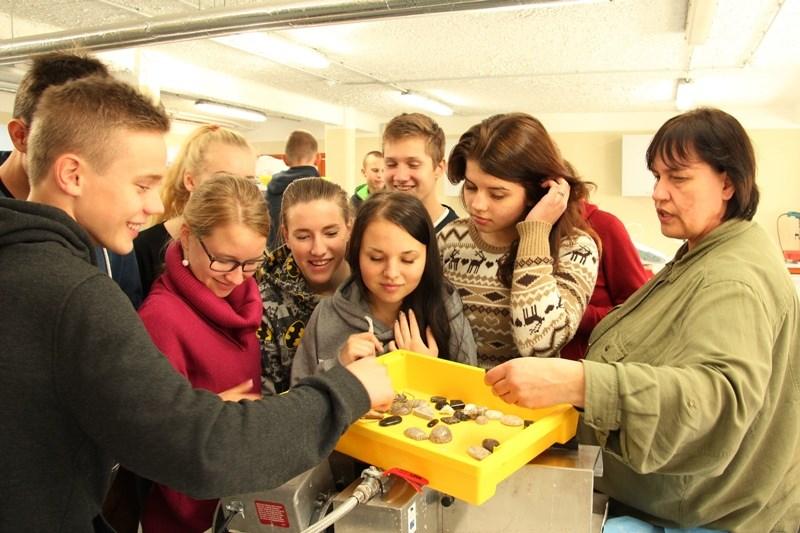 5. klass osales 7. oktoobril loomaaia zookooli õppeprogrammis Vesi kui elukeskkond. Programmi tegevused toimusid õues tiigi kaldal ja zookooli õppeklassis.