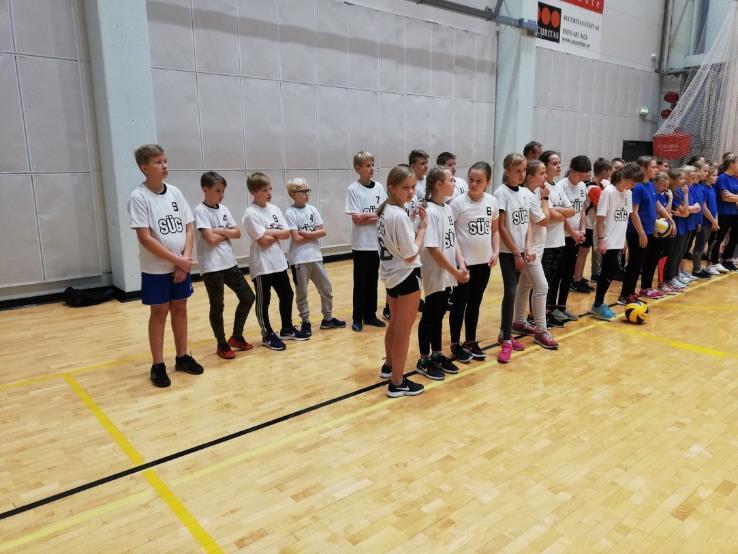 Aastaraamat 2018/19 õ.a. saavutasid neljanda koha, võitis Jõõpre kool, teiseks tuli Kuressaare Vanalinna Kool, kolmas oli Valjala PK. Poiste võistkonnas mängisid: Ron Sebastian Puiestee 5.