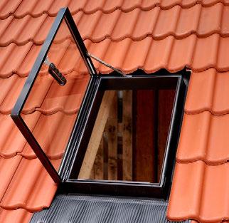 Katuseluuk on varustatud klaaspaketi ja integreeritud veeplekkidega.