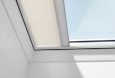 topeltvoldikkardin lamekatuseaknale (FMK ja FSK) pimendab tuba ja parandab akna soojapidavust