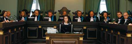 Õigused, vabadused ja kohustused Riigikohtu istung 1997. aastal toimus Eestis kohtuprotsess tuntud ajakirjaniku üle, kes oli kasutanud ajalehes solvavaid väljendeid tuntud eesti naispoliitiku kohta.