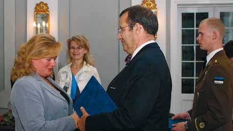Eesti Vabariigi kodakondsus Kodakondsuse taotlemine Kui nõuded kodakondsuse taotlemiseks on täidetud, tuleb kodakondsuse taotlemiseks pöörduda kodakondsus- ja migratsiooniameti (KMA) büroosse ning