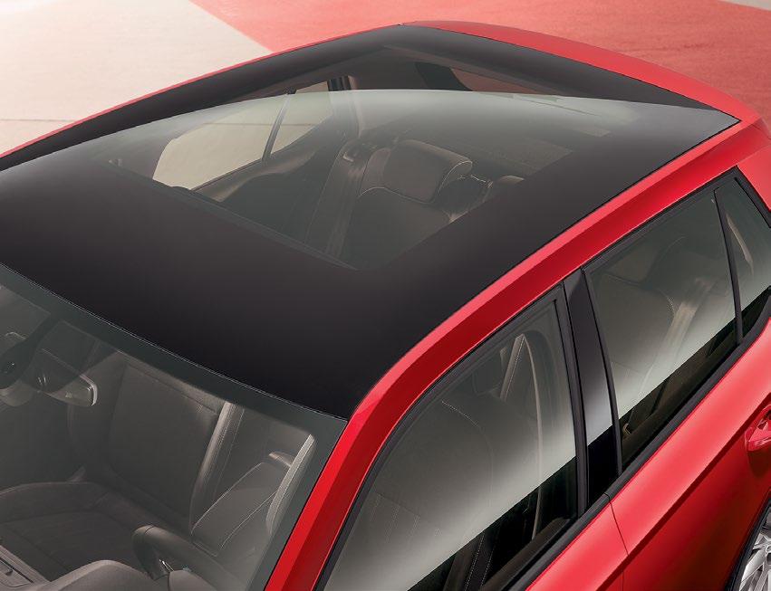 PANORAAMKATUS Auto meeldivust saab rõhutada esiklaasist katusespoilerini välja ulatuva klaasist