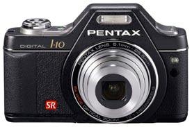 Pentax I-10 Kaamera väljanägemine on vahva, aga ühe käega seda hoida ja samal ajal suumida ei saa.
