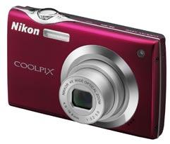 suur test Nikon Coolpix S3000 Coolpix S3000 sarnaneb Coolpix S4000-ga, lihtsalt siin on puutetundliku ekraani asemel traditsiooniline nuppude-menüüdega kasutajaliides.