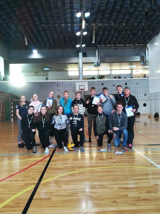 Maakondlikud võrkpallivõistlused 22. jaanuaril toimusid Suure-Jaanis 6.-9. klasside tüdrukute ja poiste maakondlikud võrkpallivõistlused. Meie õpilastel läks väga hästi.