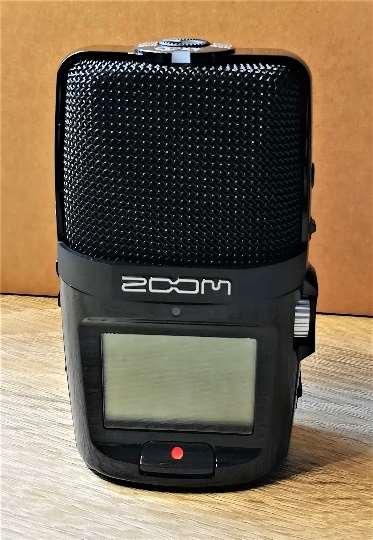 Zoom H2n diktofoni kasutusjuhend Saadame sulle diktofoni karbis, milles on: - diktofon, mis on salvestamiseks valmis.
