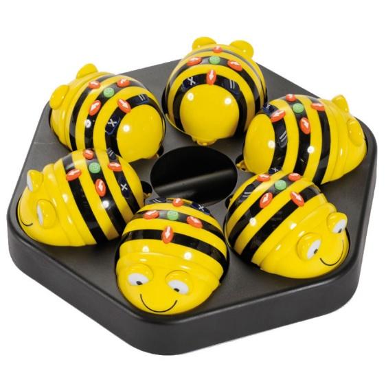 BEE-BOTI KASUTAMISEKS ON VAJA: Bee-Bot põrandarobot; Bee-Bot laadimisalus ja laadimisjuhe; Bee-Bot rada või temaatiline alusmatt.