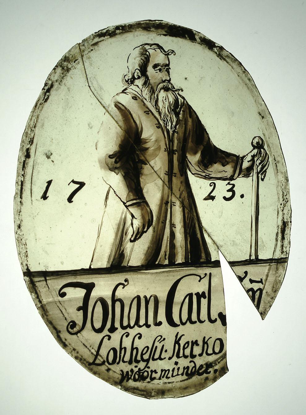 Johan Carl Soñ, Lohusuu kiriku vöörmünder. Klaasimaal 1723. aastast, valminud tõenäoliselt Tallinnas Johann Samuel Reimersi töökojas. Tallinna Piiskopliku Toomkiriku arhiiv.