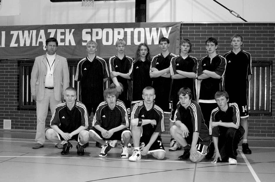 E. Laanemäe SPORDITÖÖ õiguse esindada Eestit World School Basketball Championship Wroclawis. Wroclawis 03-10.04.05 toimunud turniiril osales 24 riigi võistkonnad.