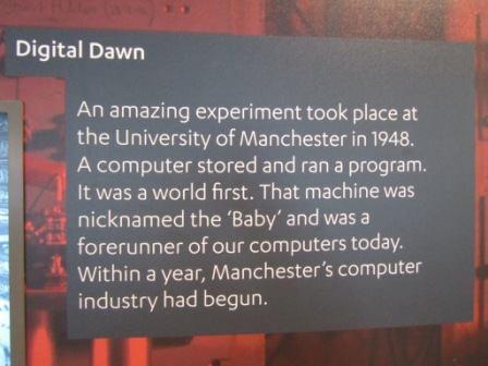 aastal oli Manchesteri ülikoolis korraldatud eksperiment, mille käigus käivitati esimene arvutiprogramm maailmas.
