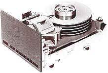 1. Kõvaketas (Hard Disk Drive) 1.1 Kõvaketta ajalugu Kõvakettad on läbi teinud kiire ja huvitava arengu. Kõvaketta arengu algusajaks võib lugeda viiekümnendaid aastaid.