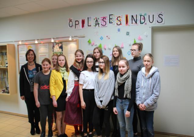 Lk 2 Kärla kooli külastas haridus- ja teadusminister 4. aprillil oli Kärla koolipere tavapärasest rohkem elevil. Nimelt oli meil suur au võõrustada haridus- ja teadusministrit Mailis Repsi.