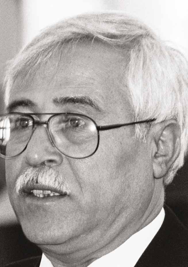 2001 IZZAT GHAZZAWI IZZAT GHAZZAWI (1952 2003) oli Palestiina kirjanik ja õppejõud, kes kirjutas muredest ja kannatustest, mida on põhjustanud Iisraeli okupatsioon Palestiina aladel.