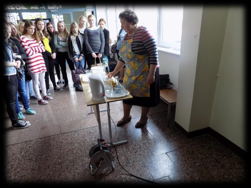 vahenditega. Külalisõpetajaks oli Tiiu Vendel Mai Koolist. Kokku osales töötoas 22 õpilast.