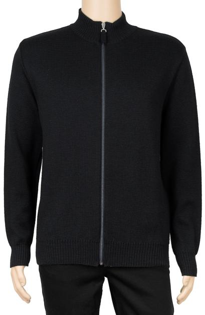 / Turtleneck or V-neck straight-lined zippered jacket or buttoned cardigan in coarser or ﬁner knitting.