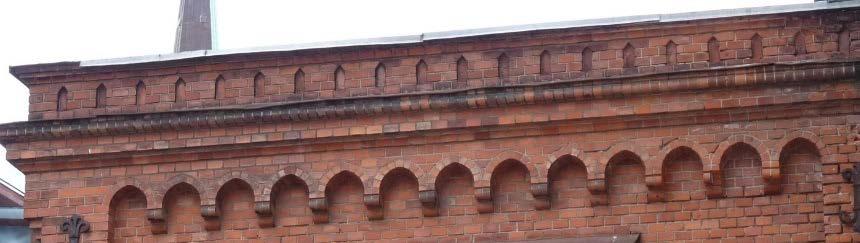 Ka paljude teiste kaitsetornide ja -müüride tänapäevase ilme järgi on keeruline teha järeldusi karniiside kohta, sest üldjuhul neile algselt katuseid ei ehitatudki.