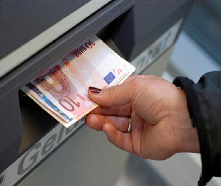 Rahavahetus toimub mitme kanali kaudu Euro sularaha lastakse ringlusse 3 põhilise kanali kaudu: pangakontorid, sularaha-automaadid (ATM) jaekaubandus
