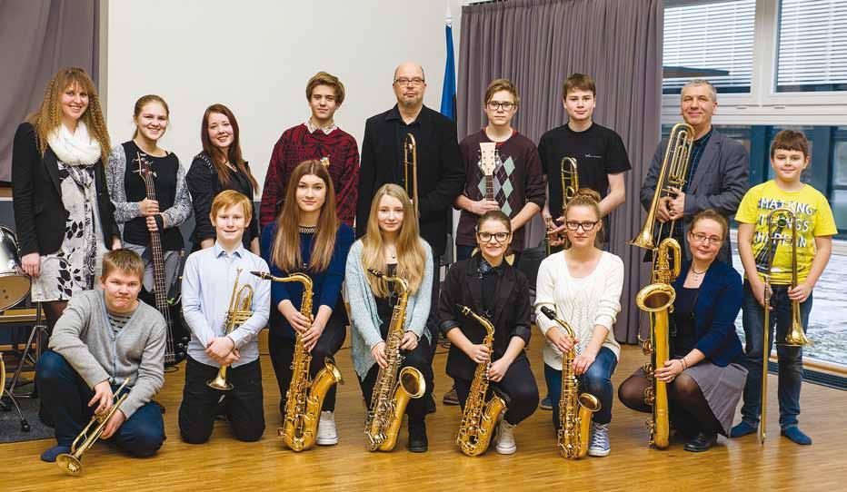 30. jaanuar 2015 9 Tõotasime Perti Juutilaisele: Jazz Lives! 25. jaanuari kontserdil astus Viimsi Muusikakooli Jazzband üles dirigendi, helilooja ja trombonist Petri Juutilaise (Soome) juhtimisel.