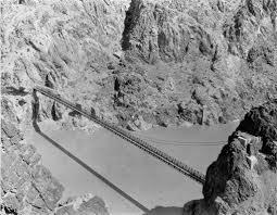 Sillad Pärast üht looduskatastroofi on Räniorg jagunenud kaheks osaks, mille vahel on kuristik.