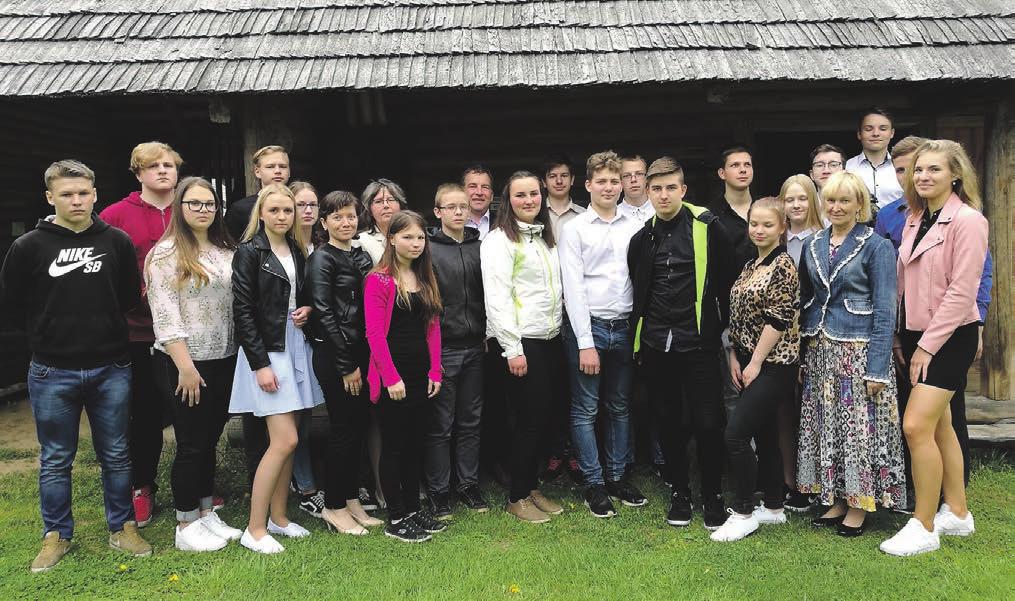 Juuni 2019 Nr 6 (355) 9. klassi lõpetajad käisid vallavanema vastuvõtul 24. mail kogunesid Meremäe, Mikitamäe ja Värska koolide 9.