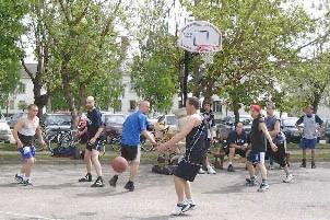 Kõige tulisemad lahingud peeti tänavakorvpallis. Tänavakorvpalli pingelise turniiri võitis võistkond "Kärsad" koosseisus: M. Koitla, G. Lonski, M. Kutsar, M. Lasmanis.