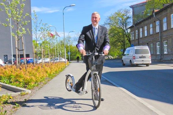 STATISTIKAAMET AASTA PARIM ROHELINE KONTOR 2015. aastal parandati oluliselt jalgrattaga tööl käivate töötajate jalgrataste hoiustamise mugavust.