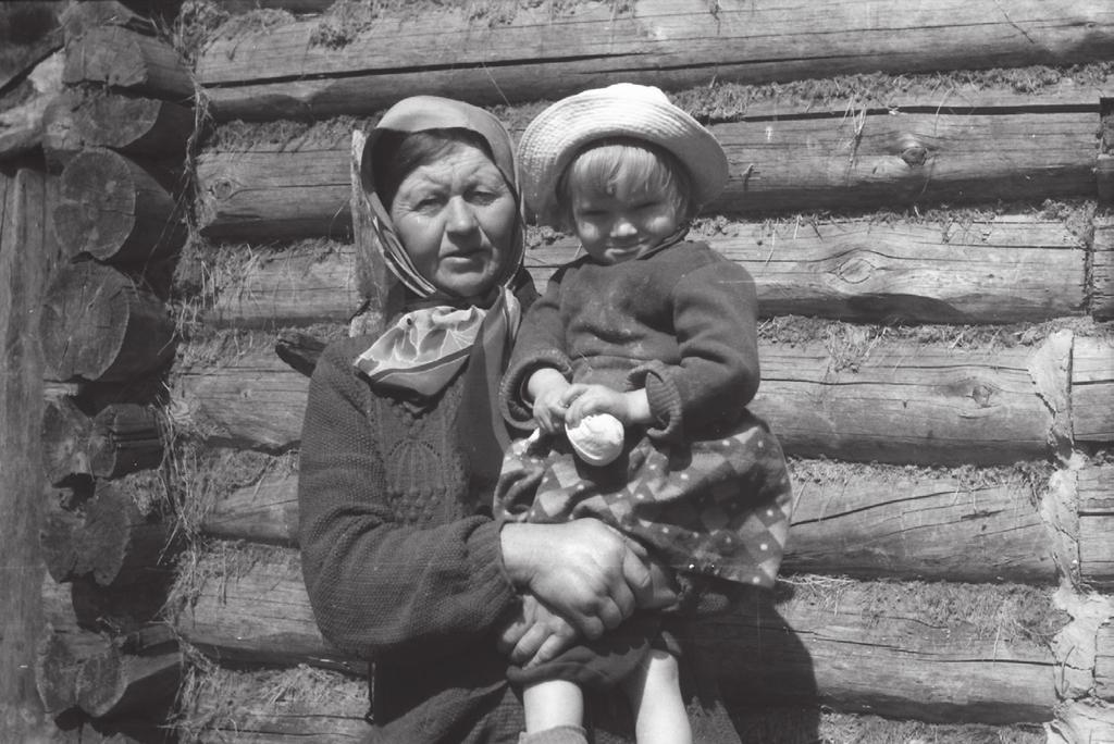 Jutustaja Anastasia Grizkina Tšudskije Zahodõ külast. Foto: Richard Viidalepp, 1958 (KKI, Foto 637).