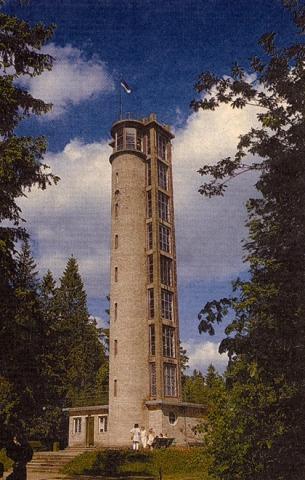 2.3. Suure Munamäe vaatetorn 1939. 1955. aastal Uus, viies vaatetorn otsustati ehitada raudbetoonist. Töid juhendas tolleaegne Võru Maavalitsuse insener.