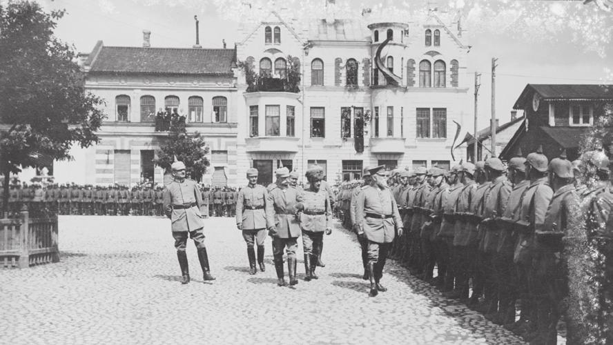 Võideldes kotka ja lõvi varjus: saksid ja württemberglased Saksa armees 1914 1918 23 Kindralfeldmarssal Baieri prints Leopold (paremalt esimene), Saksa idarinde vägede ülemjuhataja 1916 1918,
