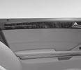 Serienausstattung Alle Motorvarianten: INTERI Airbag mit mehrstufiger Auslöselogik und Sidebag für Fahrer und Beifahrer, sowie Windowbag für alle Sitzreihen Analoguhr Armauflage vorne mit Ablagefach