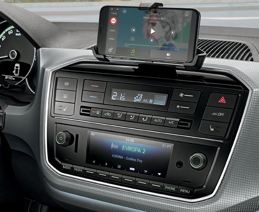 ALATI ÜHENDUSES Kui rakendus Move&Fun sidestab Sinu nutitelefoni auto pardakompuutriga, annab paljusid teenuseid sisaldav ŠKODA Connecti rakendus Sulle täieliku kontrolli sõiduki üle, sealhulgas