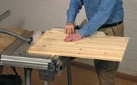 3 Cutting board to width at the longitudinal stop: the board edge prepared in this manner can now be