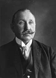 Rahvusarhiivi lätetel Riigiarhiiv 80 Dr. phil. August Nuth (1868 1945), Riigiarhiivi esimene juhataja 1921 1927.
