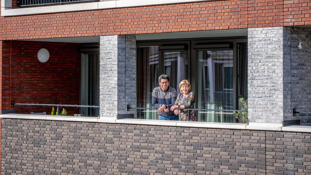 Jan en Ria Maelissa uit Helmond zijn helemaal thuis in hun mooie appartement op de begane grond in