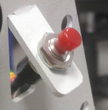 3.2. Nupud Roboti mõlemal küljel on üks nupp (paremal pool roheline, vasakul punane), mida saab kasutaja enda programmi kirjutamisel kasutada.