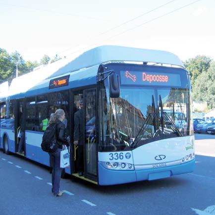 Linnaelanike transport on korraldatud eeskätt linnale kuuluvate transpordiettevõtete kaudu 56 autobussi-, 4 trammi- ja 8 trolliliinil.