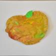 värvilisest paberist lõigatud saba ja lehe 1 joonistavad või liimivad ussikesele silmad Salvrätikutest õunake Variant 5.